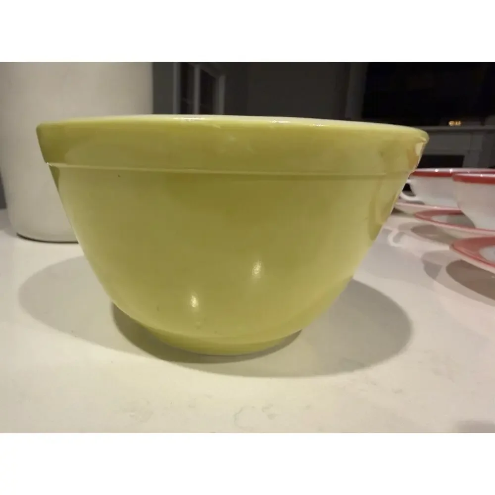 Pyrex Vintage Yellow Bowl 40 L 1 -1/2 PT Ovenware